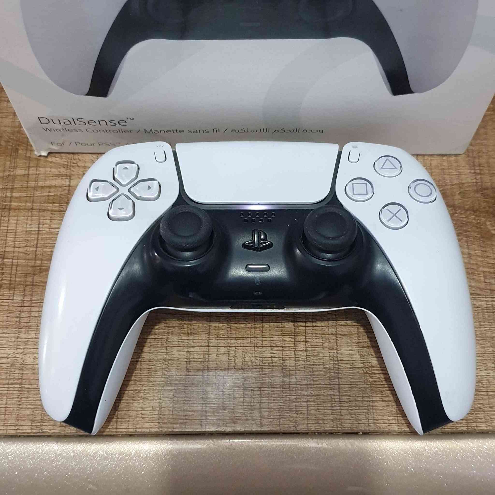 يد تحكم/جوستك بلايستيشن 5 أصلي 
PS5 Dualsense Controller original
مستعمل نظيف جداً بحالة ممتازة مع الكرتون
السعر 60 ألف مع مجال بسيط للتفاوض
متوفر توصيل لكافة محافظات العراق
للتواصل على الخاص او *********** الحال, واسط
