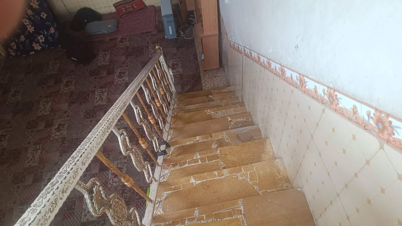 بيت للبيع طابو زراعي المساحة 180م العنوان الحمزة الغربي حي العسكري خلف ساحة ابو كلبجه كاع بيت معيوف يوجد فيه غرفتين وصاله ومطبخ واستقبال وصحيات داخلية وخارجية وخدمات ماء وكهرباء وتبليط السعر 50وبيه مجال بسيط البناء بلوك وطابوك الاستفسار الاتصال على الرقم ***********
