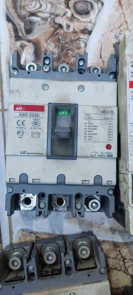 غراض للبيع شلع صندوق بورد 50/70 قواطع 400..250...100...باقي تفاصيل موجود بالصوره 600الف بي مجال
رقم..***********
