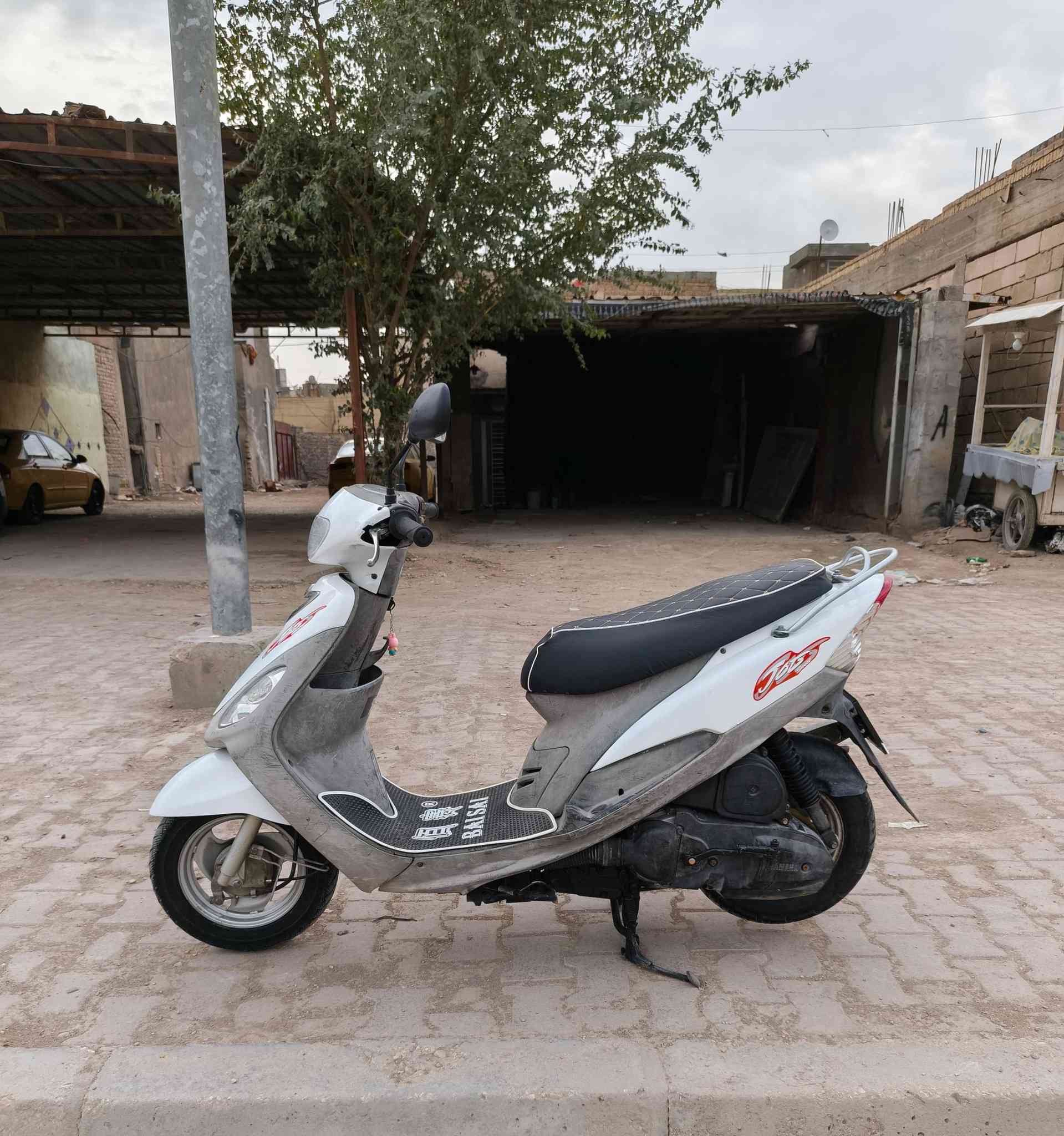 سلام عليكم 
دراجة ماكس منغولي طك كارتون كلش نظيفة وختم واحد ويا المكينه مكفولة كفالة عامة من كلشي صارلها 4 اشهر من نازلة من الرمبه شلعة ومعدل ونعومة فوول شرط مكينه خرسة ونص نكرة سلف دراجة مال جناي للبيع سعرها 600 وبيها مجال قليل مكاني طويريج الشراي يتصل ***********
