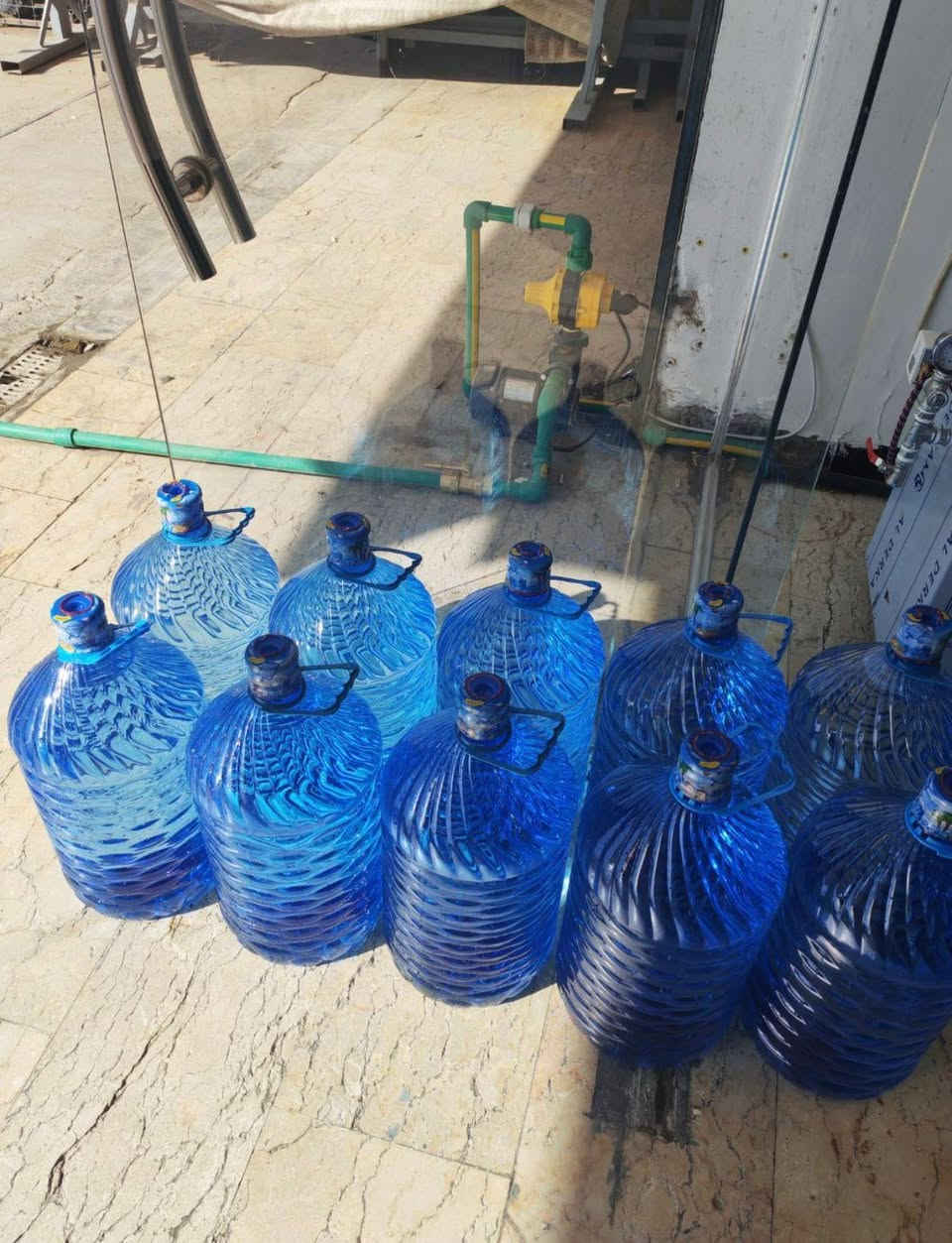 السلام عليكم
إخوان اللي عنده ستوته وحاب يشتغل اني عندي محطة مياه RO 🚏 في الغزاليه شارع أسواق الزاوية 
واحتاج أبو ستوته يوزع مي للبيوت والمحلات بأجرته اللي حاب يتصل على هذا الرقم ***********
