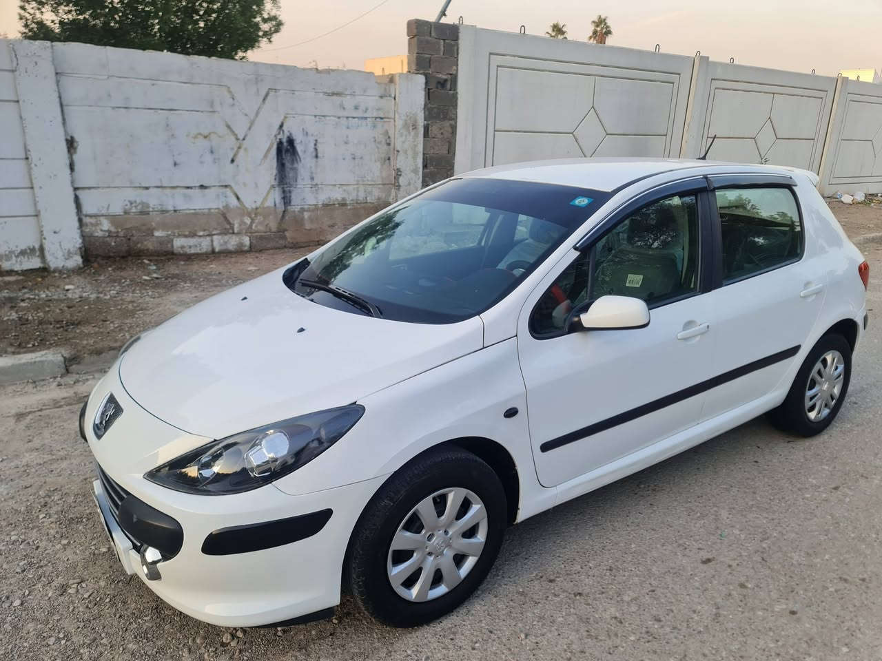 بيجو فرنسي موديل ٢٠٠٦ جاهزه السياره كير محرك تبريد صدر تخم تاير بدون حادث او ضربه بيه صبغ بل داير جاملغ خلفي
السعر ٦١
للإستفسار *********** وبيه مجال قليل الشراي ايخابر مامتواجد عل فيس مكانها البلديات
