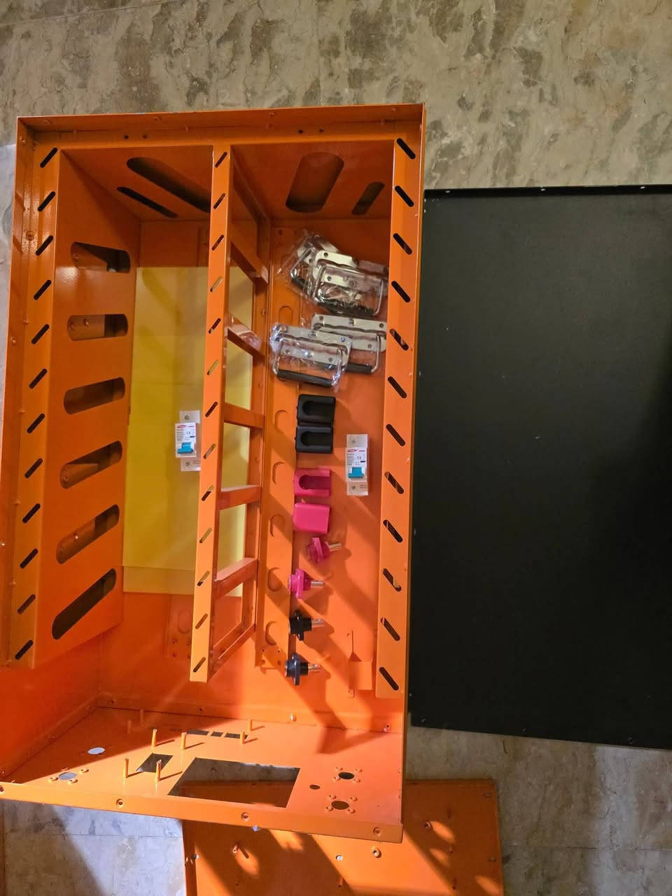 خلايا EVE MB31 الأصلية
🔋 سعة الخلية: 334Ah
♻️ عمر تشغيلي يصل إلى 8000 سايكل

المتوفر حالياً:
✅ خلايا
✅ بطاريات مجمعة
✅ JK BMS  
✅ بوكسات جاهزة لتجميع الخلايا

📞 للاستفسار:
***********
