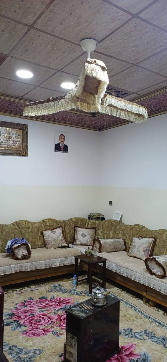 دار ركن للبيع في حي الاعلام  طابق ونص ملك صرف على ثلاث شوارع مساحته ١٥٠م مربع بناء نظيف
ط١/غرفتين نوم وهول واستقبال ومطبخ وصحيات وثلاث مناور وكراج
ط٢/ثلاث غرف نوم وهول وسطحين ناصي وسطح عالي
للإستفسار الاتصال بالأرقام التاليه حصرا من الساعه١١ صباحا حتى الساعه ١١ مساءا
***********
***********
