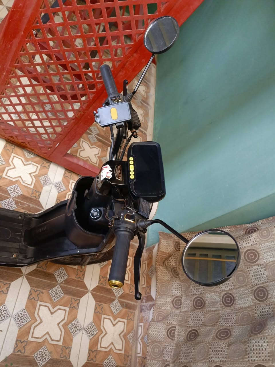 دراجه R9 الوينلي 2026 للبيع
دراجه جديدة صارلها شهر يمي ونضيفه حيل 5 بطاريات دبل 32 امبير عليهم الختم الفسفوري ومن كلشي كامله مكمله تشغيل عن بعد كارت تشغيل نظام البك R وشادلها جوزة اصليه لحمايه العقل والبطاريات والشاحنة ايضا نضيفه ويا الماطور 
للتواصل عالخاص او عالواتساب/***********
