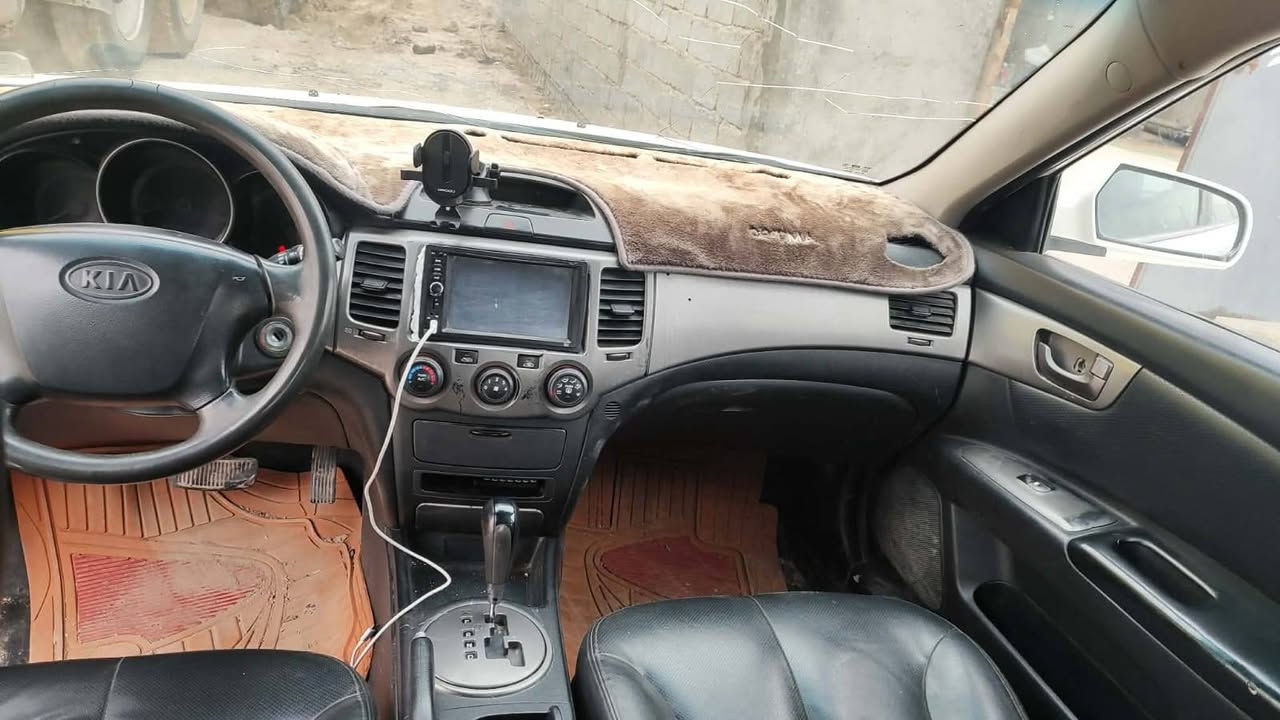 السلام عليكم سيارة اولتيمه 2009 مكينه كير مكفوله كهرباء مابيه نقص ظربه فقط الجاملغ الأمامي فقط مكفوله من العيب الشرعي امداور ثاني يوم سيارة جاهزه من كلشي) (اخوان اني مكلف بالنشر) هذا رقم صاحب السيارة *********** ذي قار الشطره
