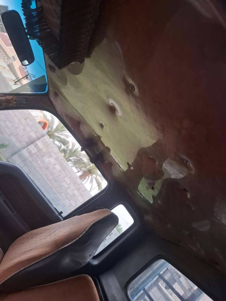 السلام عليكم ورحمة الله سياره كيه فوانتيره موديل ٢٠٠٠ مكفوله من الضرب والصبغ الشاصي مكفول رقم ديالى محرك وكير مكفوله السياره بسمي تحويل مباشر حتى التبريد شقال عوزه بس غاز مكان السياره الرمادي هاتف *********** السعر ٥٥ وبيه مجال
