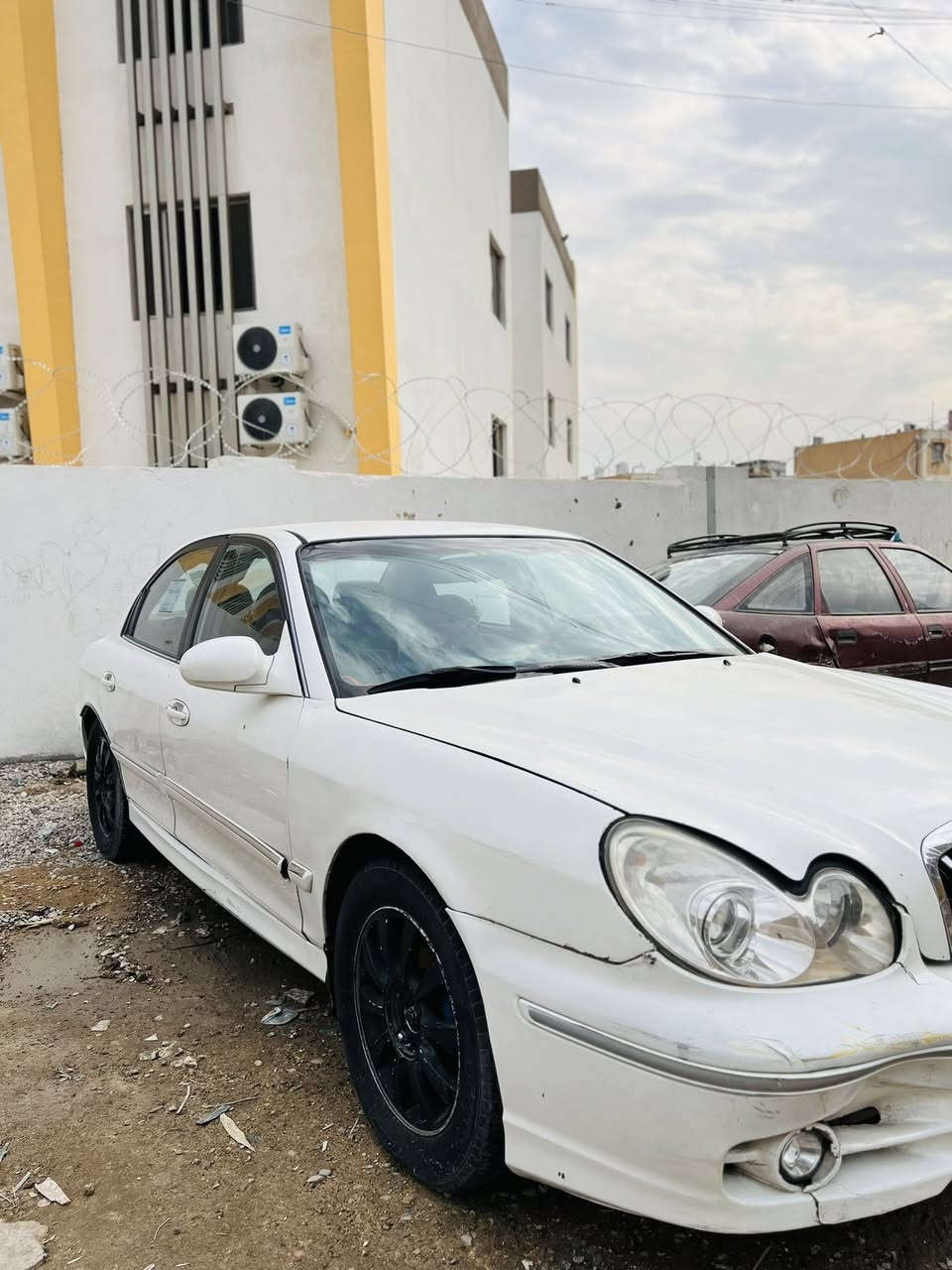 السلام عليكم 
سوناتا وفود 2003 محرك 6 سلندر 2700 + منظومة غاز السياره محرك كير جديد السياره نظيفه كولش دواخل بلادي ونظيف 
تخم تايرات جديد 

السعر 63 ورقه.            ***********
