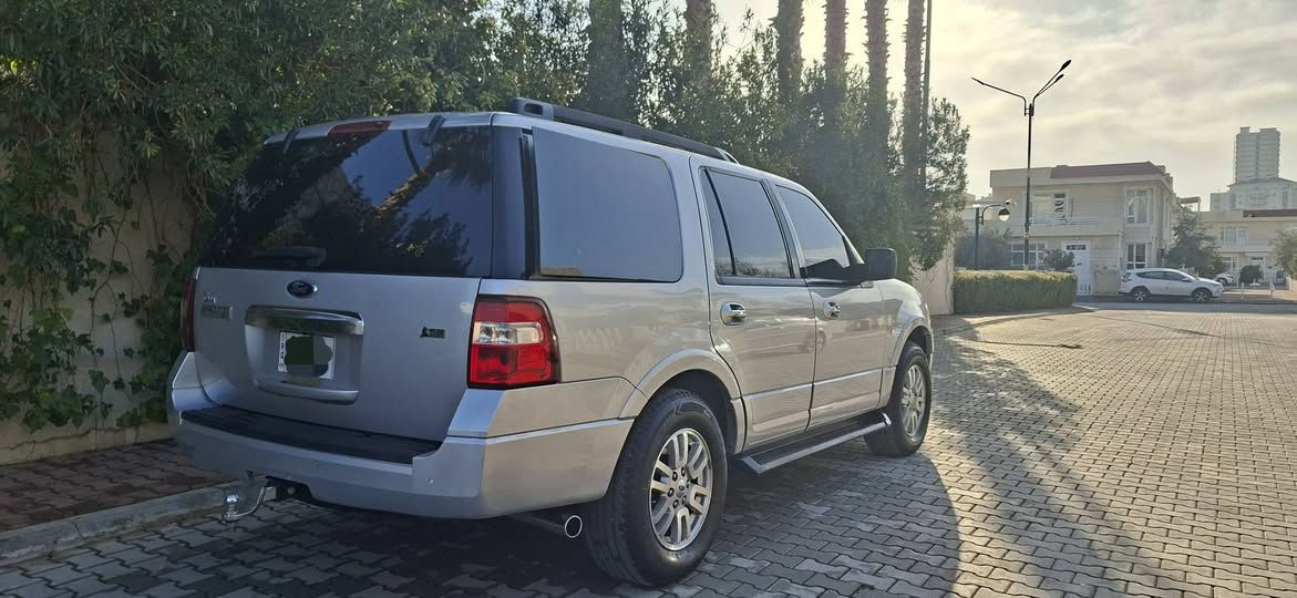 فورد اكسبديشن خليجي ٢٠١٢ نيفا بدون صبغ فول مواصفات: ١١٨ الف مايل ماشي
سلايت. ٧ راكب. كشنات جلد. كشن كهربائي. شاشه كامره. تحكمات امامي خلفي. مرايات كهربائي. كود باب. دبل اكسل. كير ومحرك مامفتوح رقم وهزه وفحص جديد بأسمي 
***********
