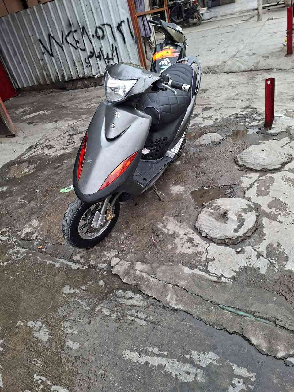 السلام عليكم اخوان دراجه ماكس عدله للبيع تايرت جدد دبلات جدد هنا ويلكب ماصار يومين مشدودات دواسات اصلي بيها ويده بريك اصلي  بيها شيال ورقم  وقبق مروحه هم باتري جديد كربايات كلها شغاله كشن تفصال بقلاوه جديد  الي يحب يشتري الف هلا بي العنوان بغداد  رقم الموبيل ***********0
