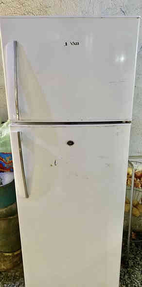 ثلاجه للبيع السعر 150 و بيهة مجال المكان سبع قصور        ***********
