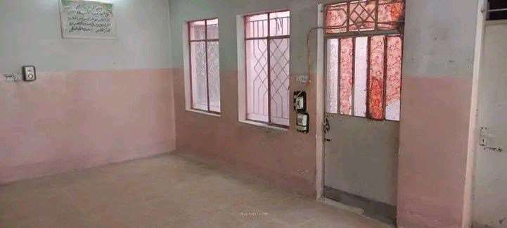 بيت للايجار 
 الموقع حي النعمانية قرب جامع دار الضياء بيت قريب حيل من سوق النبي يونس المساحة 130 متر  طابق ونصف يحتوي على 3 غرف مع الاستقبال للاستفسار 
الاتصال على الرقم ***********
