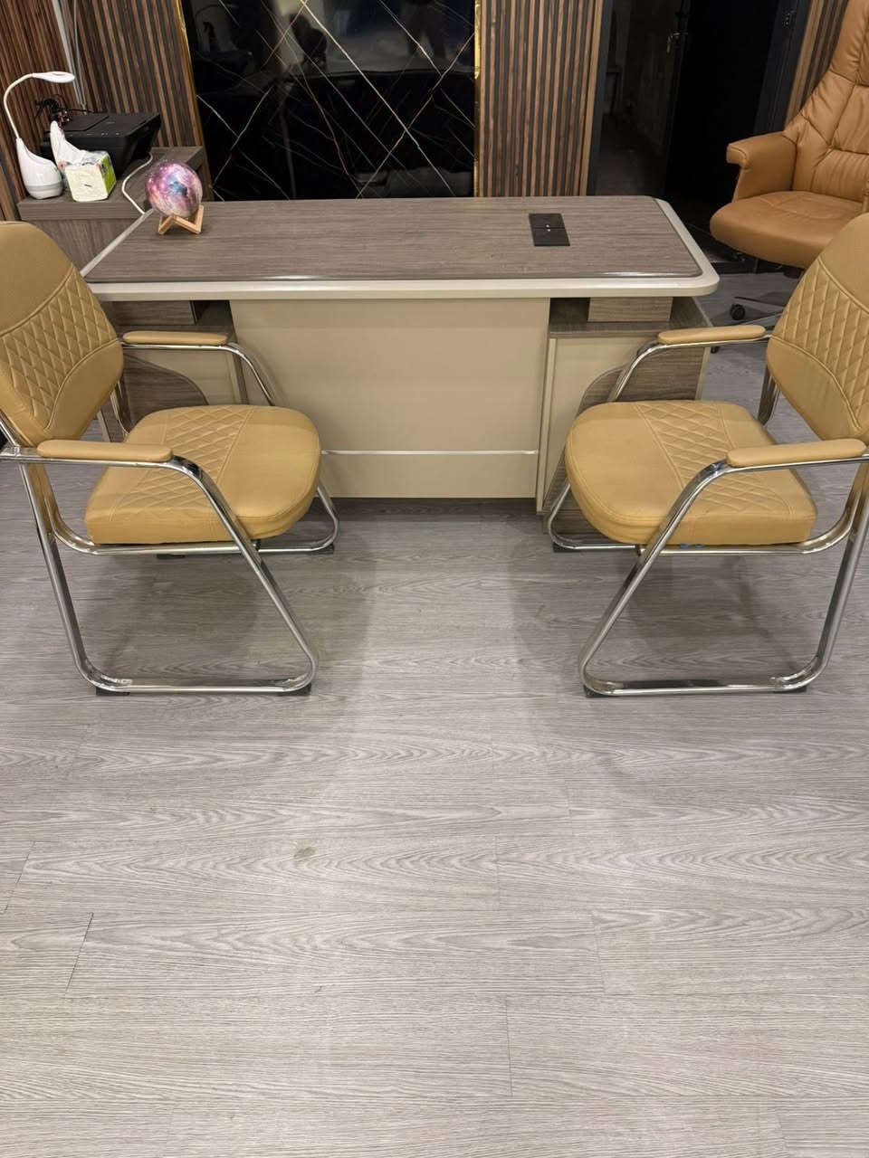 السلام عليكم مكتب للبيع غير مستخدم جديد معه كراسي عدد 2


**إذا كنت صاحب هذا الإعلان وتريد حذفه لأي سبب، رجاءا أرسل رسالة إلى الدعم الفني**