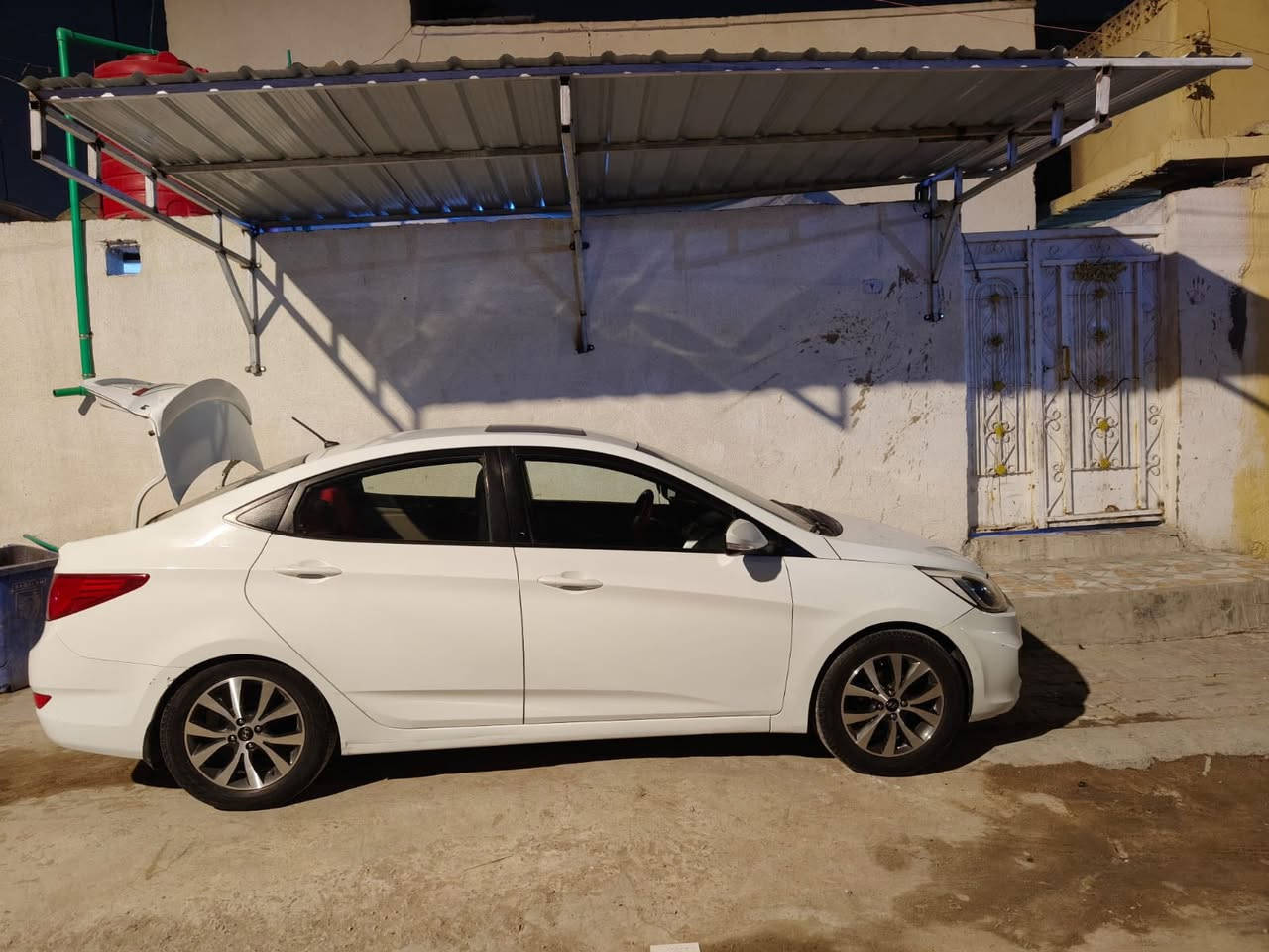 السلام عليكم شباب سياره كسنت موديل 2016خليجي كفالة من صبع وتبديل بس بيه بارد بل جاملق مالي سياره رقم بصره سنويه 27 سعر 105       ***********
