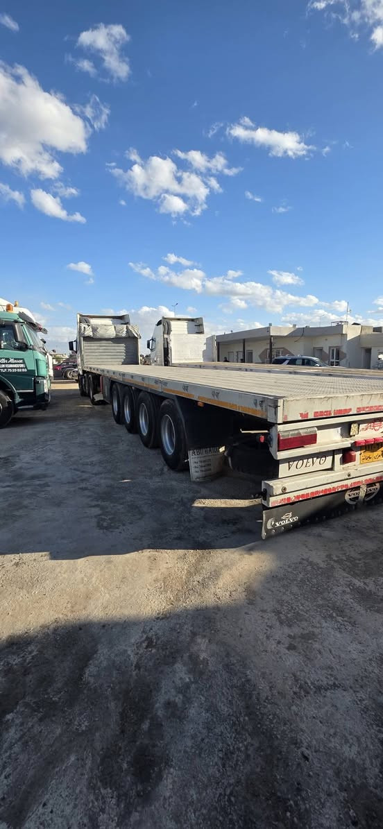 فالفو سنكل امامي موديل 2004 مع عربانه تركي 4 محور مزوج مع جناب
كير محرك شاصي اكسل قماره مكفولات 

عليها تخم تاير جديد تدفئه تبريد كله شغال 

سياره جاهزه 100% 

السعر /325$بي مجال بسيط 

للاستفسار /***********
