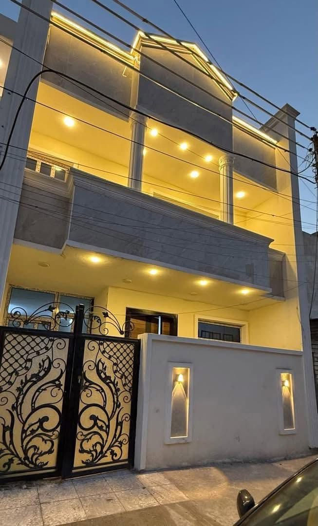 السلام عليكم
🌟 للبيع – دار حديث البناء  (زيرو) 🌟
📄 طابو صرف – سكني – جاهز للسكن 

📍الموقع:
بغداد / البياع / حي الري – قرب شارع قطر الندى
المساحه /
* المساحة: 90 م²
* الواجهة:* 6 م
* النزال:* 15 م
3 غرف نوم   +. 2 خدمات صحية
 الطابق الأرضي:
* مدخلين 
*  مدخل  مطبخ سيراميك
*مدخل  استقبال كبير
* غرفه نوم ارضيه 
حولي*
* خدمات صحية
* مناور عدد 2
الطابق الثاني:
* 2 غرفه نوم 
* خدمات صحية
* بيتونة كبيرة
* سطح أمامي وخلفي
* ⁠
📍 العنوان: بغداد / الكرخ / حي الري
📞 للاستفسار والاتصال:

***********
***********
