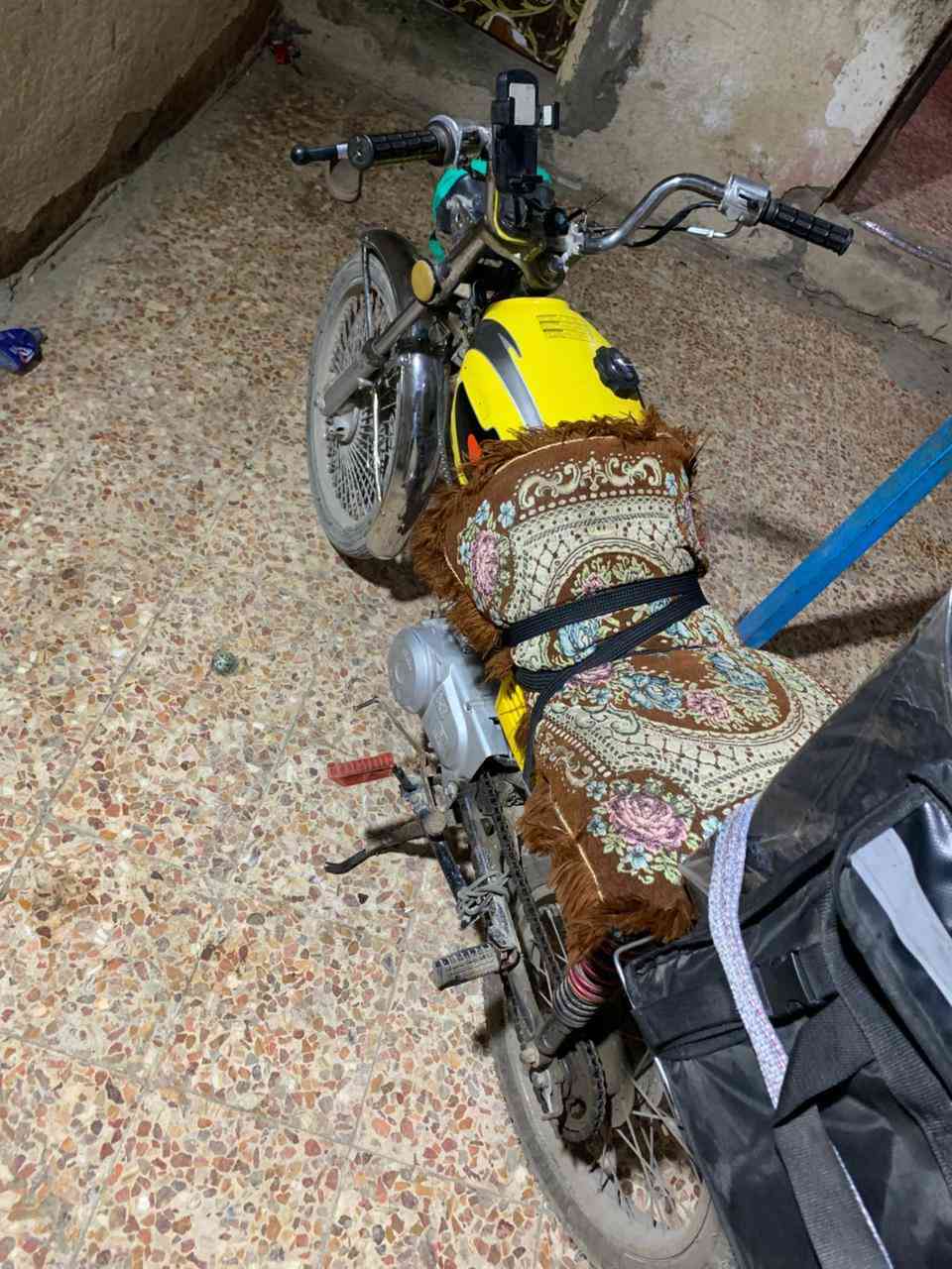 اسلام عليكم دراجه يراني ضايعه اوراقه بيه رقم شاصي البيع 350الف 
دراجه شغاله هندر واحد واطلع وين مايعجبك بيه صوت بل مكينه ماعرفه شنو هيه وصندوكه كامله تعال وشتغل دلفري (مكاني بصرة العشار  ***********)
