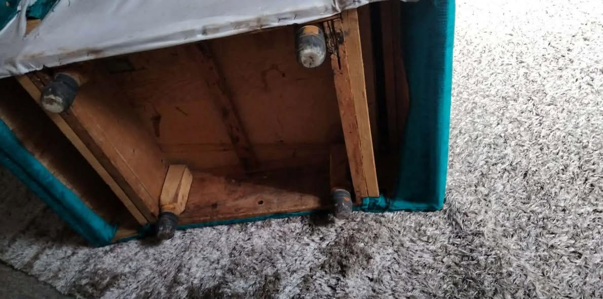 ميز وست كراسي الميز ينفتح وبسعر 100 الف قفل بدون معاملة 
المحفورة ب50 الف نضيفة ما بيها أي عيب من النوع الثقيل وبسعر 50 ألف قفل 
طخم قنفات خمس قطع عشر نفرات وبسعر 200 ألف قفل بدون معاملة 
العنوان موصل جانب الأيسر حي البكر
#الجميع


**إذا كنت صاحب هذا الإعلان وتريد حذفه لأي سبب، رجاءا أرسل رسالة إلى الدعم الفني**