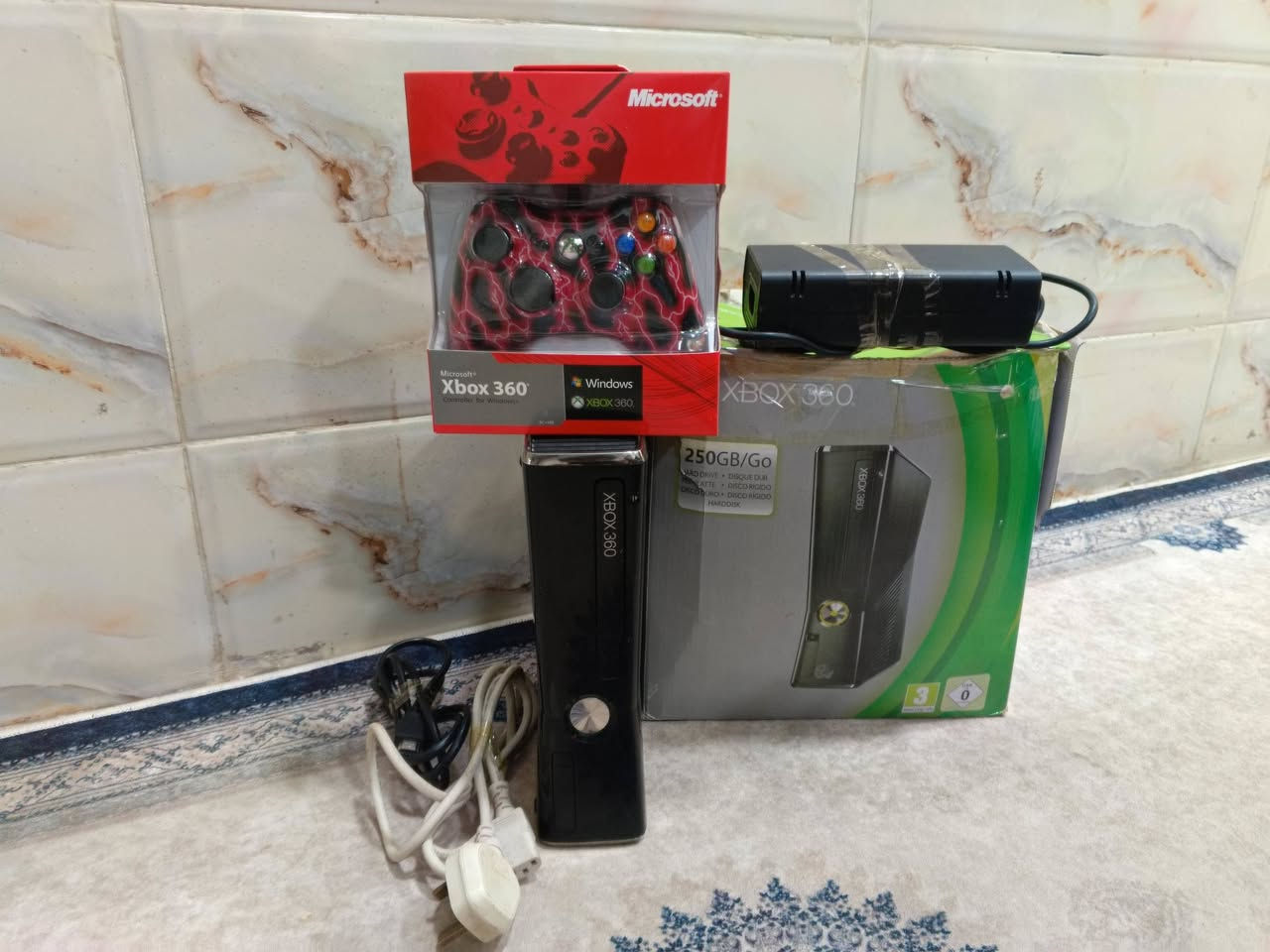 إكس بوكس 360 للبيع الجهاز جديد كامل ملحقاته وياه يده ما مفتوحه بيه العاب فوك ال 80لعبه من ضمنهن 
جيتي اي 5
فيفا 18و19
و درايفر سان فرانسيسكو 
و جيتي اي سان أندرياس 
السعر 120 للتواصل *********** 
المكان الناصريه مركز
