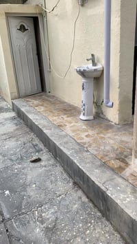 للبيع ٦٠ م ركن فارغ الوجه ١٠ ونزال ٦ طابقين ٢ نوم مدخلين  ٠٧٧٠٩٨٥٣٨٩٤