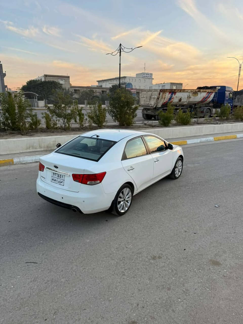 سلام عليكم سيراتو موديل 2013 ابيضّ رقم سليمانية خليجي بدون ضرر بيهة فقط دوسة صبغ و الباقي مكفول كير محرك شرط ***********
