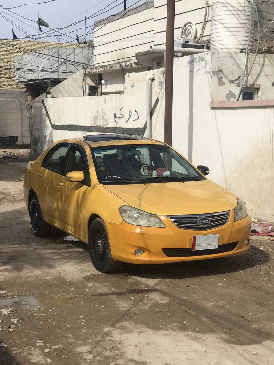 سلام عليكم بي واي دي ج3 2015 رقم قادسية مشروع وطني كير مكينة بلادي صدر 80 /100بدون ضرر ماعدة بالهلال سيارة حلوة وجاهزة مكاني واسط العزيزية السعر 50 وبيها مجال ترهم مراوس رقم الهاتف ***********
