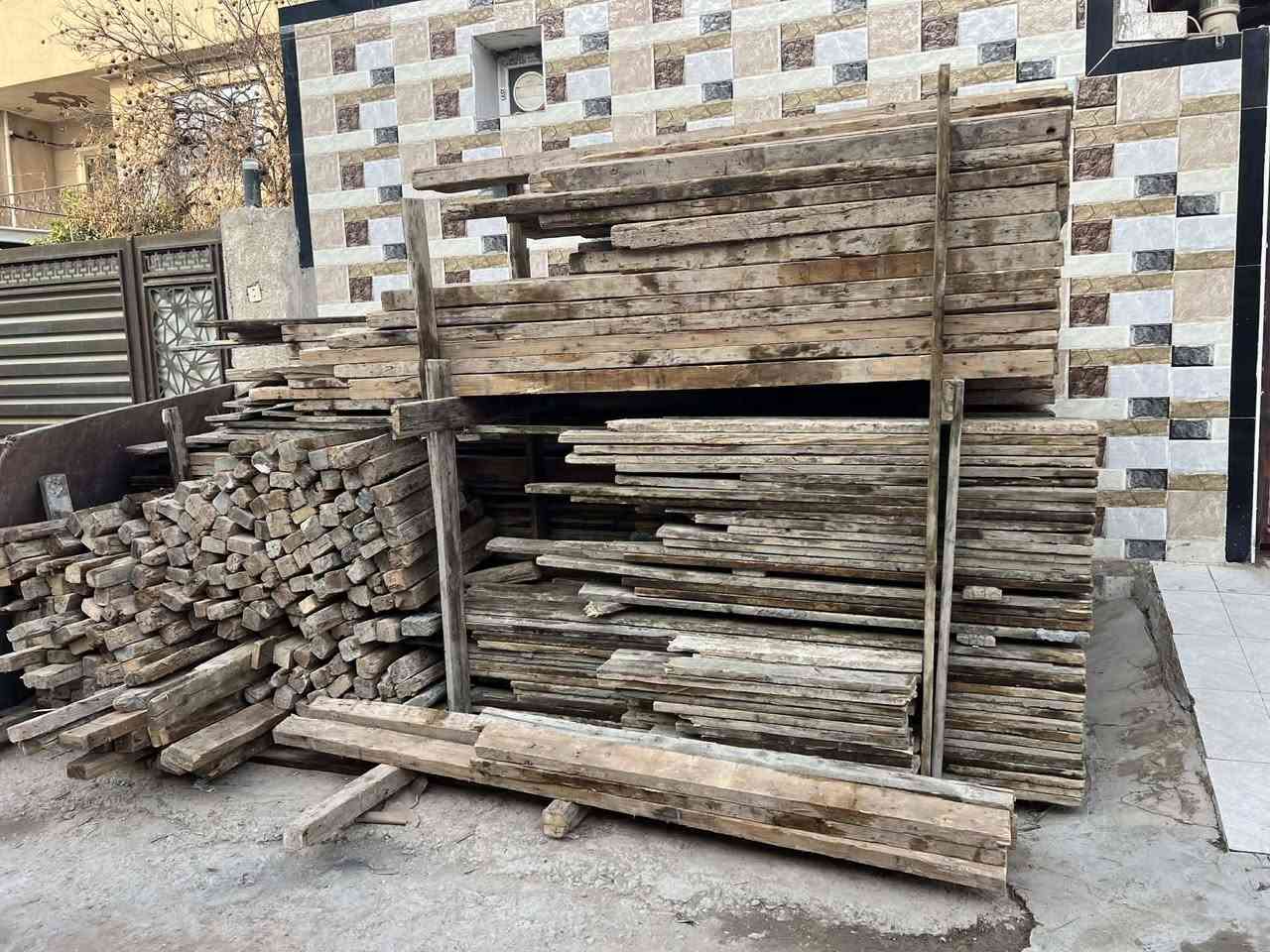 قالب خشب للبيع مساحه 180 متر المكان حله رقم ***********.                 ***********
