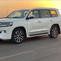 � للبيع لاندكروزر 2018 VXS فل أوبشن للجادين فقط..  ✅ موديل 2018  ✅ فئة...