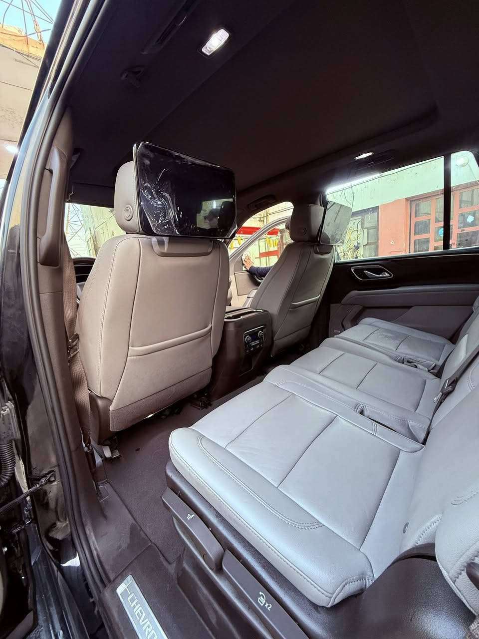 تاهو خليجي LT للبيع
550 ورقة
(موديل 2023 خليجي كفالة وكالة المنصور )
كفالة عامة ( رقم بغداد بأسمي )
بصمتين تشغيل 
تشغيل عن بعد 
٥ بصمات فتح ابواب
فتحة سقف بانوراما
حساسات امامية 
حساسات خلفية 
رادارت جانبية
رادار امامي
تحديد مسار 
كاميرا 360 درجة 
صندوق كهرباء 
صندوق يفتح عن طريق القدم
شاشة عداد ديجيتال
شاشة كبيرة بيها نظام apple carplay + andriod auto
شاشات خلفية 
تبريد ٣ قطع
تبريد خلفي منفصل
اوتو ستوب
هاندبريك بصمه
مقاعد جلد
مقاعد كهربائية 
مقاعد امامية تدفئة
وضعيات خزن ميموري
تحكم ستيرن جهتين 
ثلاجة وسطية 
مغلفة ppf بالكامل بيها سونارين مو سونار واحد والفرق بين السونارين شهر ومرفقة صور السونارات
ماشية 46 الف كيلو 
رقم صاحب سيارة ***********
