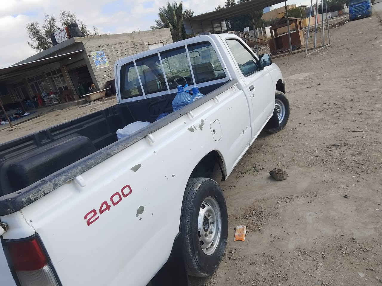 السلام عليكم ورحمه الله وبركاته بيكم نيسان للبيع موديل 2002 رقم بغداد انكليزي شاصي  وكير واكسن ومحرك وكشر خير من الله سياره بلا ديه بيه صبغ بكانات مال تكشير سعر 75 وبيه مجال لشراي يتصل على الرقم *********** مكان سياره ديالى سنويه لحد 2027
