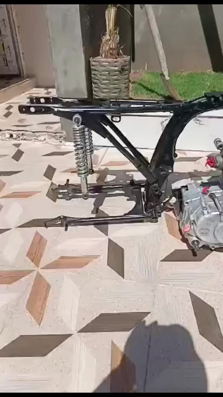 شاصي ومحرك للبيع موديل 19 اكفلها اكفلها من كلشي هذا رقمي *********** مكاني ديالى بعقوبه بهرز
