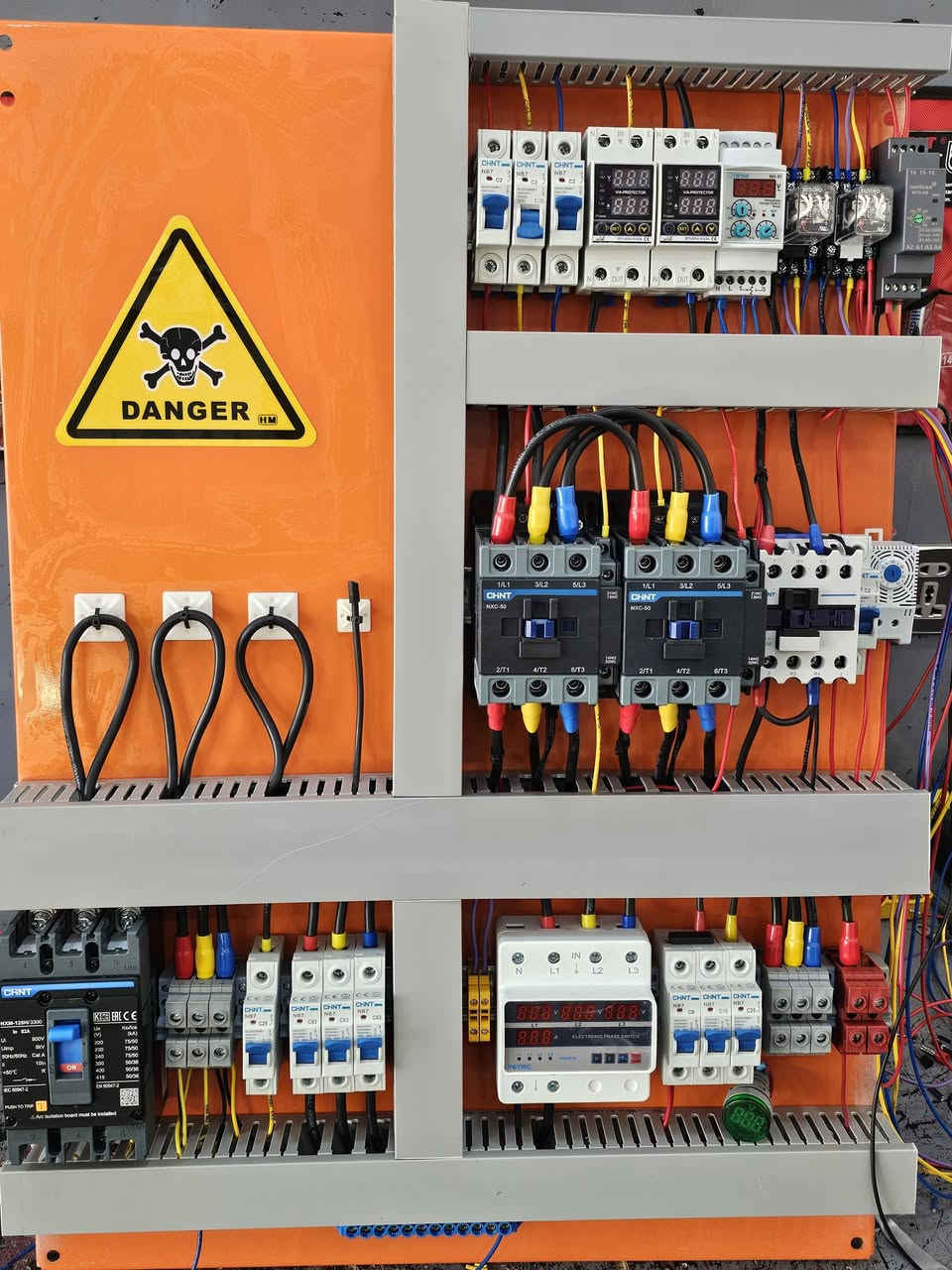 الحمد لله دائماً وأبداً ...
أكمال لوحة ATS  ثلاث مراحل ...
وطني ...
ديزل  .. 
مولد شارع  ... 
استخدام كونداكتر دبل ستيج مع وجود فارق زمني .  

موقع العمل .. بابل .. 

القدرة للسيطرة الكهربائية  
***********
