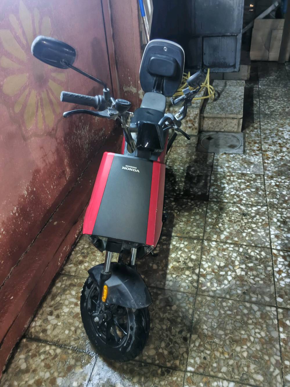  
دراجة شحن هوندا اصلية موديل S08 تشغيل عن طريق البصمة

بطارية ليثيوم مداخلة تصلح ابد مكفولة من العطل
كاملة غراضهة 

الشحنة الواحدة تقطع مسافة 70 km

انذار ضد السرقه

سرعته 42

السعر 700 
بغداد
***********
قديش المسافة اللي تقطعها الدراجة بالشحنة الوحدة؟: 
70 km
وين متواجد حالياً؟: 
بغداد 
السعر المطلوب للبيع؟: 
700الف وبيها مجال
شكو أضرار أو مشاكل بالدراجة؟: 
لا يوجد 