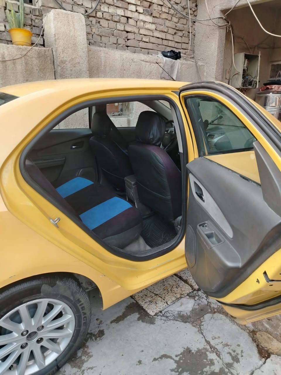 السلام عليكم شوفر كوبلت 2018 سيارة بسمي ثاني يوم تحوال  مكينه مجفته خير من الله تدفائه تبريد بيه منضومه غاز بيها ضربه بلا جاملغ لأيمن بارد سعرها 75 وبيها مجال مكان السياره بغداد الحبيبيه ستفسار *********** او على الفيس
