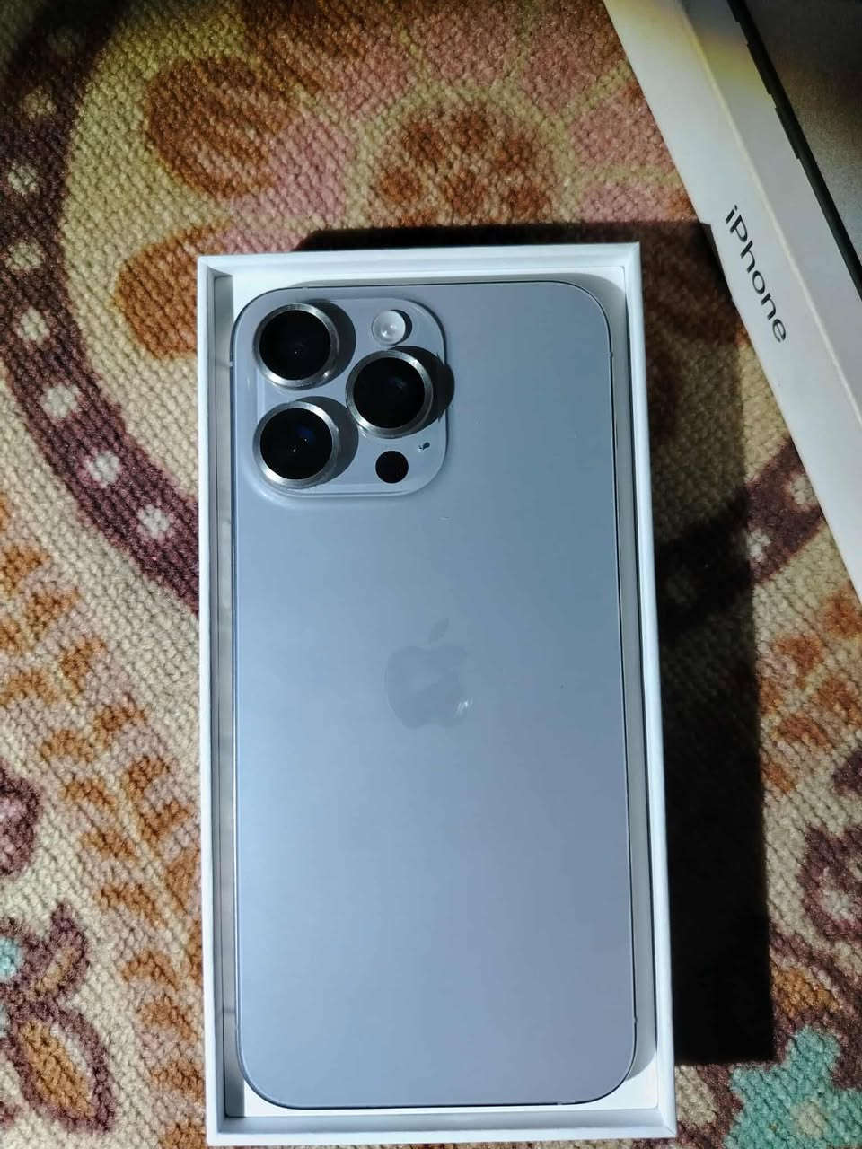 السلام عليكم
* ايفون 📲 15 برو ماكس

* لون تيتنايوم مميز

* بطاريه 🔋 93

* ذاكره 256

* شرق اوسط عربي

* ماستر AAA 

* نموذج M 

* شخط واحد ماكو بل جهاز اخو الجديد 

* مكفول كفاله عامه من فتح وتصليح 

* كامل ملحقات

* السعر / 1200 مجال بسيط كلش

* شراي اتصل ***********
