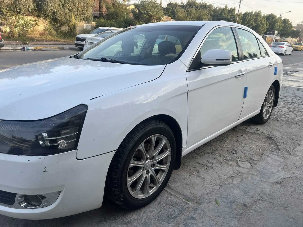 السلام عليكم ام كراند موديل ٢٠١٢ للبيع اوامراوس السياره جاهزة كيرومكينه مكفولات صدر جديد مكفوله من الضربه والصبغ بيها فقط باب السايق شويه صبغ السعر ٦٣ وبيها مجال مكان بغداد الحريه للاتصال ***********
