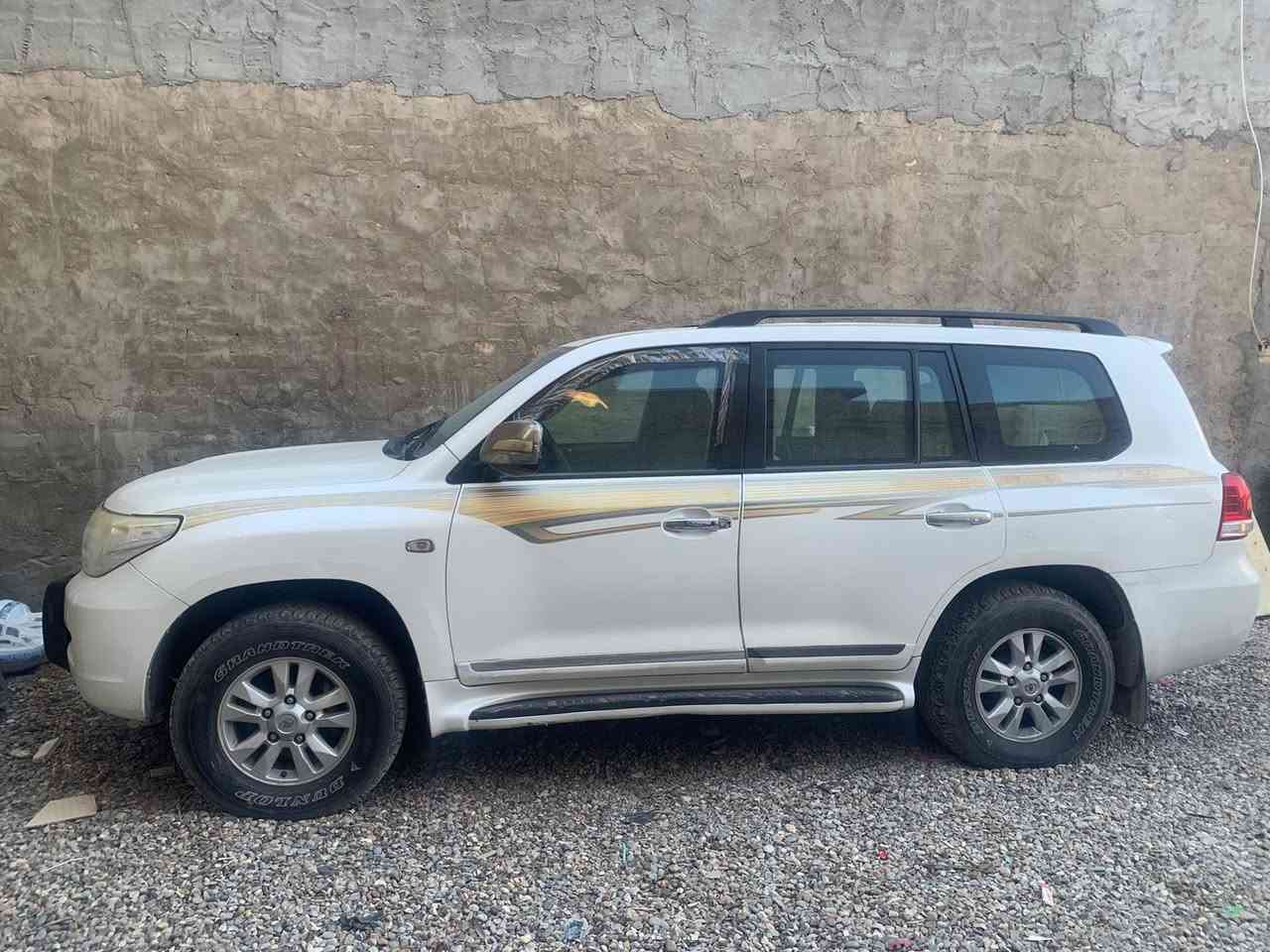 سلام عليكم لاندكروز 2010 مال شركه بدون سنويه .
بانزين سياره نضيفه كلش ***********
