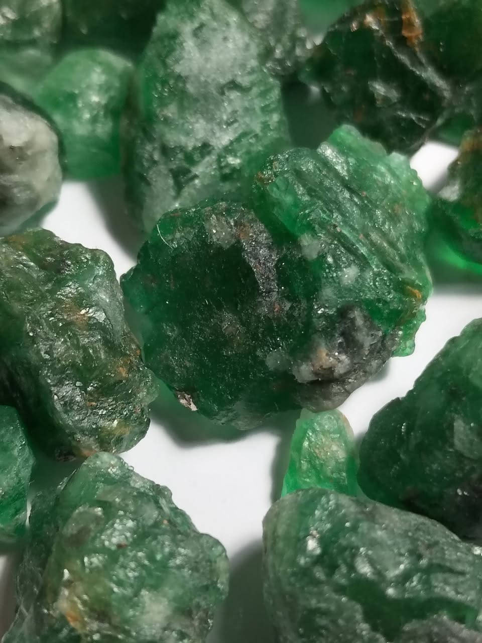 Big size swat emerald cutting grade weight 4000 Carat beautiful colour 5 Carat to 310 Carat


**إذا كنت صاحب هذا الإعلان وتريد حذفه لأي سبب، رجاءا أرسل رسالة إلى الدعم الفني**
