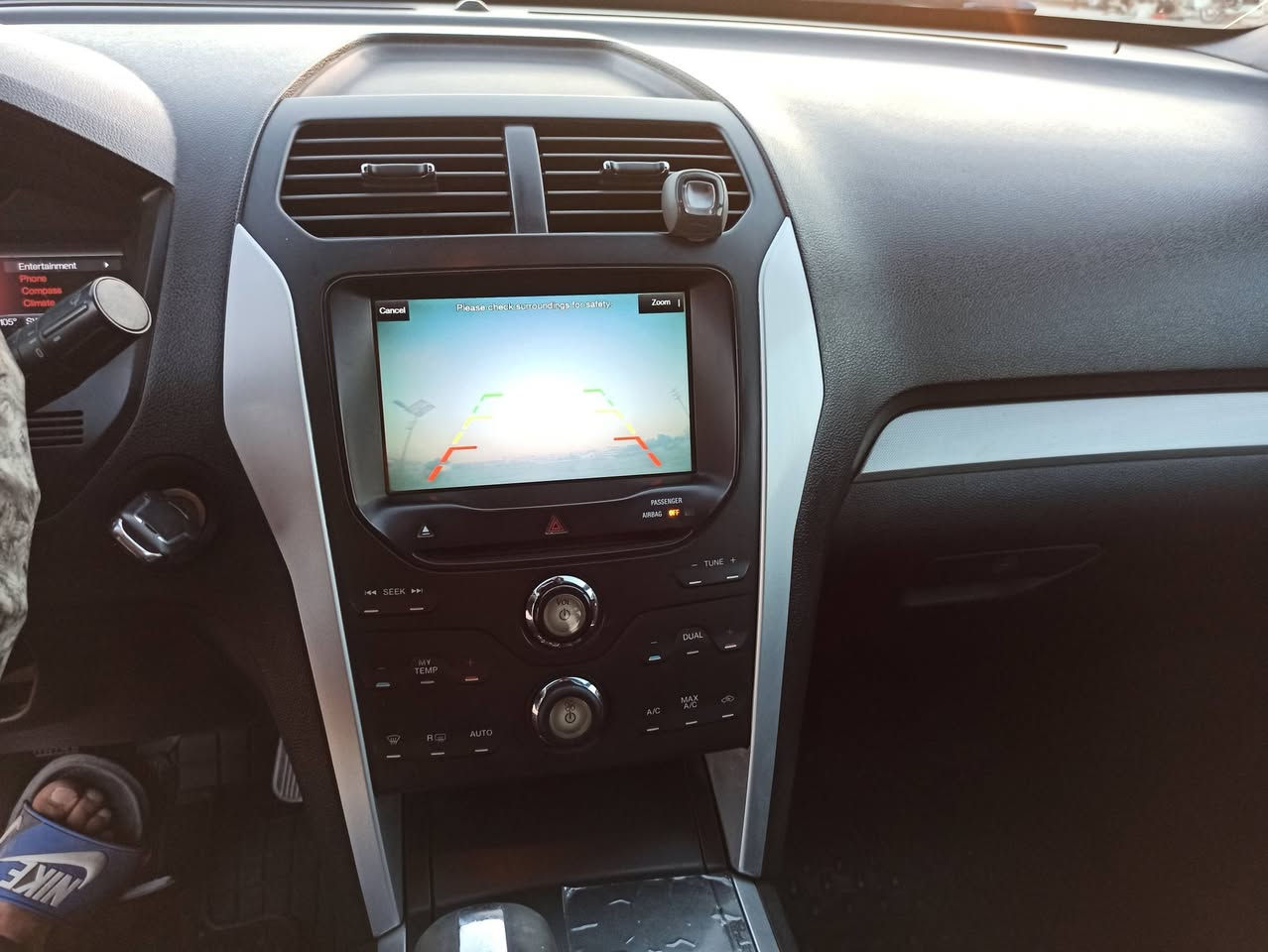 سلام عليكم فورد اكسبلوره ٢٠١٢ رقم كربلاء باسمي ١٢٠ وبيهه مجال للاستفسار ***********
