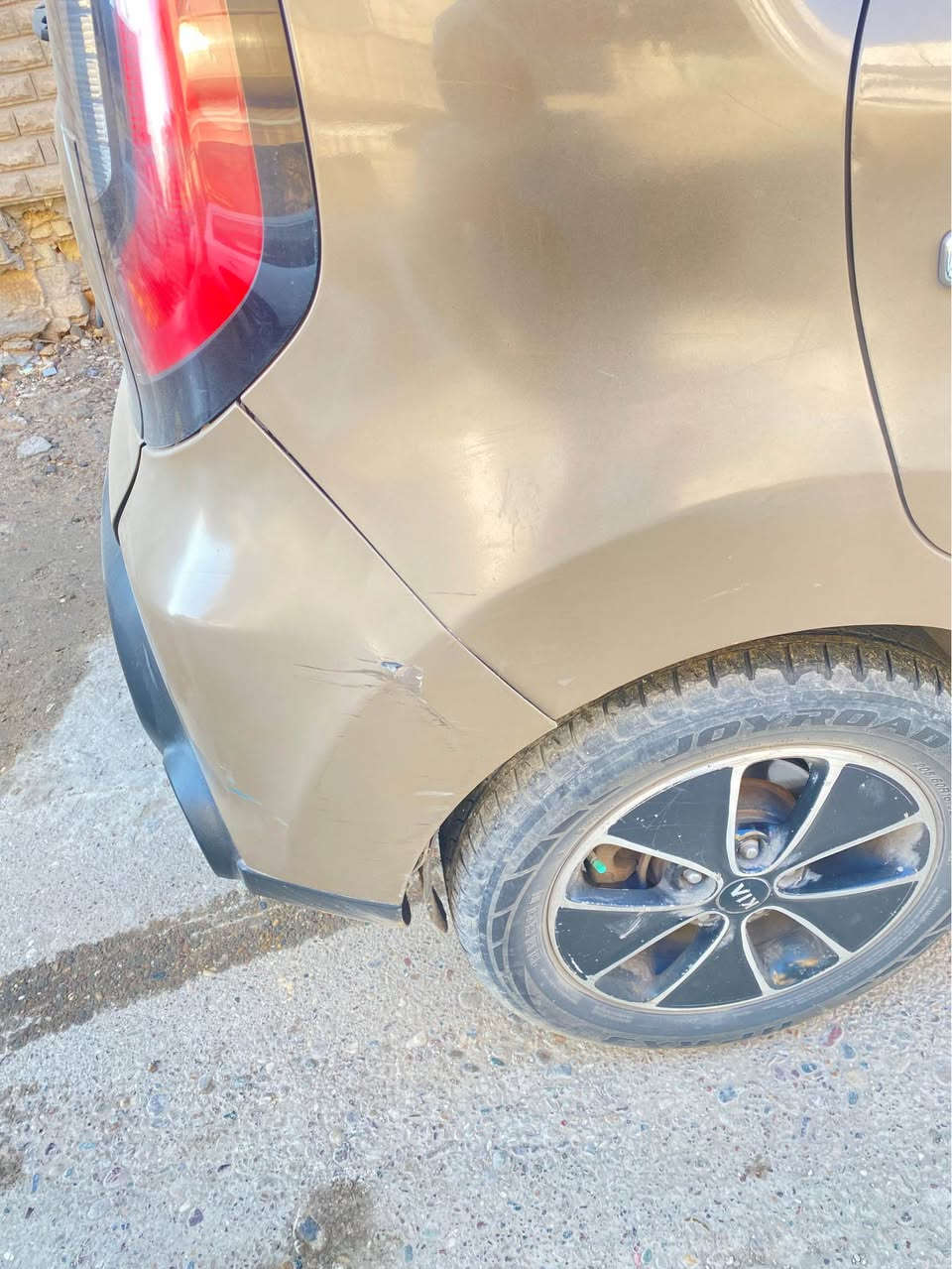 كيا صول موديل ٢٠١٤ السيارة جاهزة بس كشره بي جراد حادث بنيد مفتوح ع الجامة. شوي من القمارة   مضروبة يمي باب وجاملغ  بالهلال السعر ١٠٥ وبي مجال للاستفسار الاتصال بالرقم *********** بغداد, العراق
