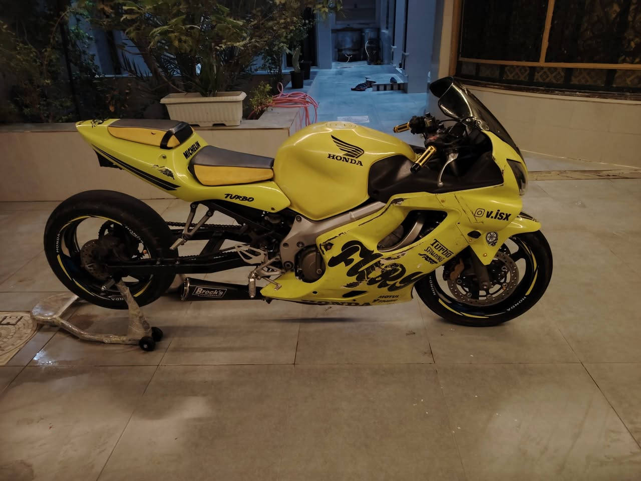 F4I 2004 ✅
صارلها 8 أشهر طالعه من كلشي وكلاشي بيها وصل معرض فقط
عليها هاوزن راجع ✅
مصبوغه لجماليه ولونها البلاد هم اصفر ✅
يدات رياضي ✅
تهبيطه اماميه خلفيه ✅
مكينه هاون مبدل گير فقط ✅
باتري هايبوزا 14 | 12
بلكات NGK ✅
دهن موتل اليوم بدلته وفلتر جديد ✅
وياها تاير جيلاتين 200 بس ماشاده تأخذه ويه الدراجه ✅
كهربائيات كلها شغاله ✅
الدراجه كامله مابيها نقص برغي نگره سلف ✅
الهاوزن البلاد موجود ✅
تريدها بهاوزن أو بدون ✅
اليوم سويت بيها حادث والكفر صفحة البريك تشخط موضح بالصوره
ابيعلك على وضعها مكاني بصره السعر 26 وبيها مجال
ايي استفسار ***********
