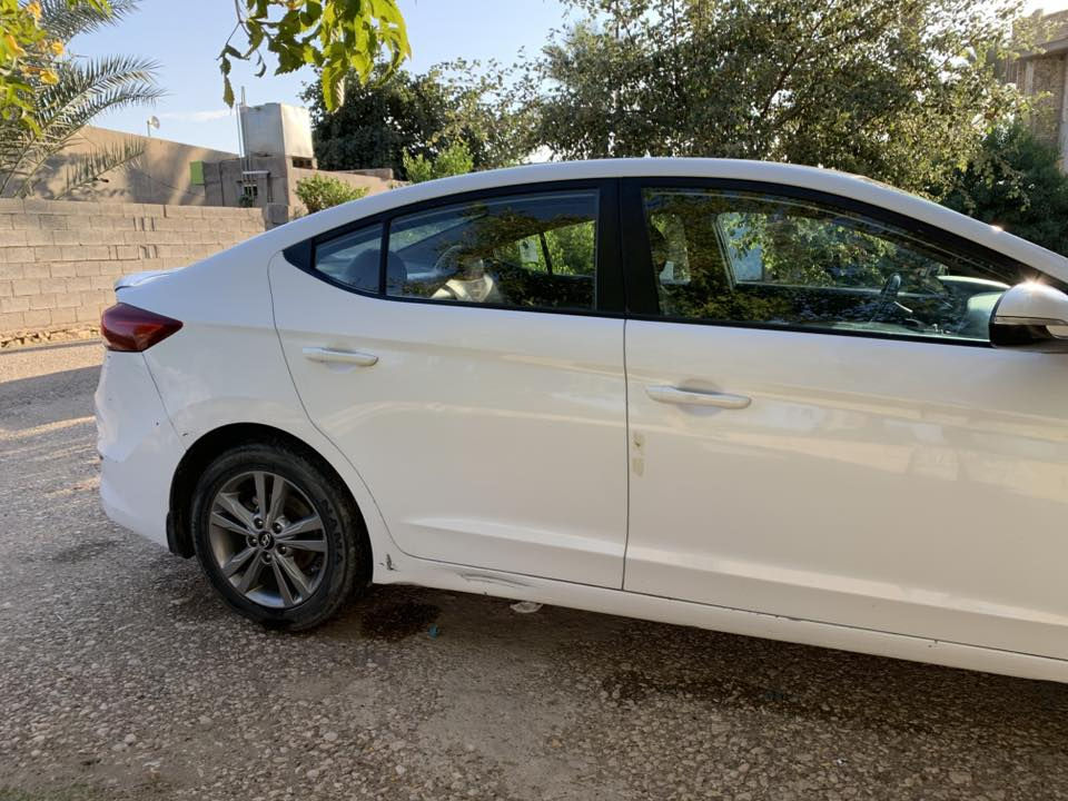 السلام عليكم 
مراوس بهايلندر 2009 
النترا 2018 خليجي محرك 2000  العنوان الحبانية/ الجزيرة 
***********
