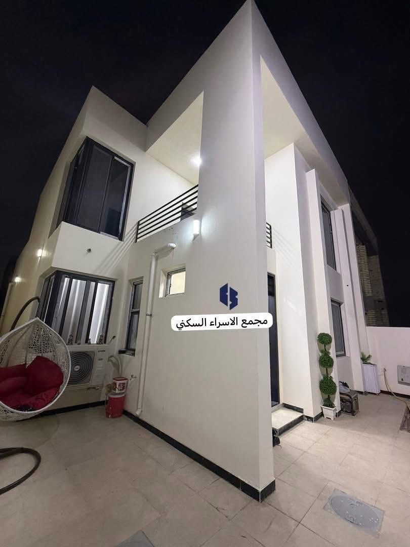 بيت للبيع في مجمع الاسراء السكني مشمول ب المبادره مع عقد مصادق من هيئة استثمار الديوانيه 

📍 المساحة: 200م  طابقين – موقع مميز جداً

🏡 تتكون من:

3 غرف 🛏️  | صاله| استقبال | مطبخ حار وبارد 🍽️

3 حمامات 🚽 | مخزن | منور | كراج 🚗 | حديقة 🌿

🔒 خدمات متكاملة:

✅ كاميرات مراقبة

✅ نظام سكيورتي عالي

✅ كيبل ضوئي – إنترنت

✅ مدارس حكومية – روضة – حضانة

  ✅مركز صحي حكومي
 
✅ قاعة مناسبات واعراس 

✅ اكبر مول تجاري في الديوانية
💳 نظام الدفع:

ع المبادرة بأقساط
📆 مدة الاستلام: من سنة إلى سنة ونصف

للأستفسار التواصل مع الرقم
***********

📌 *فرصتك* تملك فيلا راقية بسعر مميز ونظام سداد مريح
