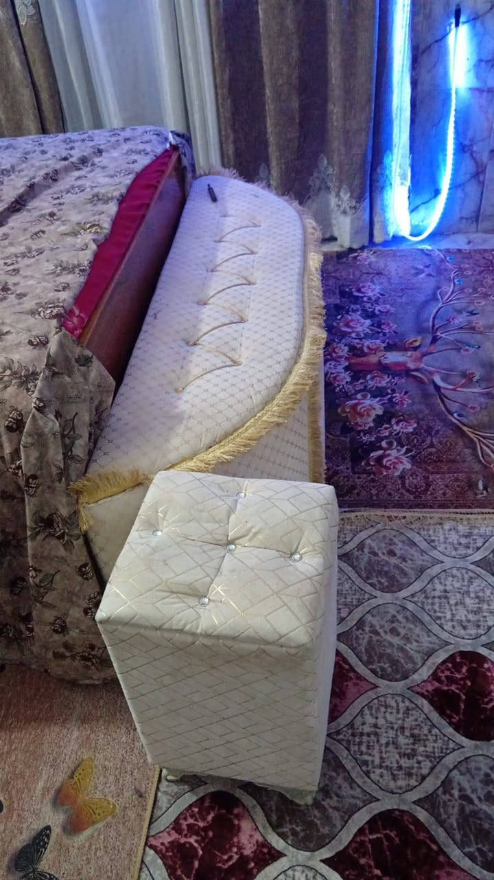 سلام عليكم غرفه درجه اولى ست قطع ام الملحق جديده مستخدمه  شيء قليل مكاني الدجيل سعر على ***********
