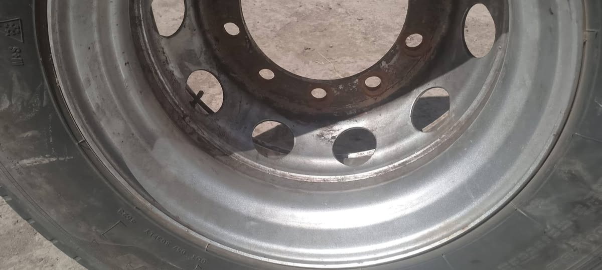 تاير كامل هو او وايله اقياس 22 هذا رقم راعيه ***********مكان ناصريه على طريق البصر العادي
