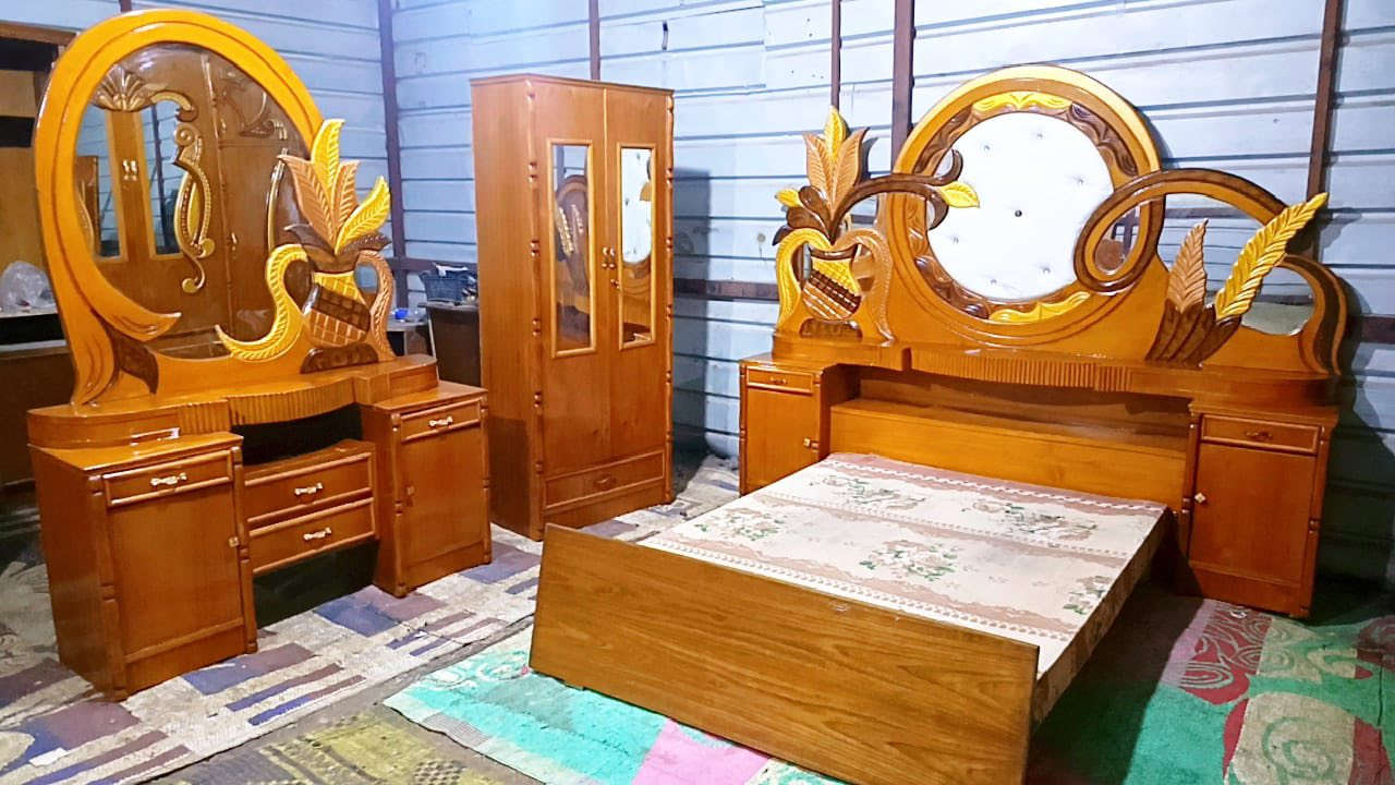 غرفه اخشاب للبيع نضيفه زاويه كنتوريه السعر ٦٠٠الاتصال على الرقم ***********بي وتساب عندي توصيل داخل وخارج بغداد
