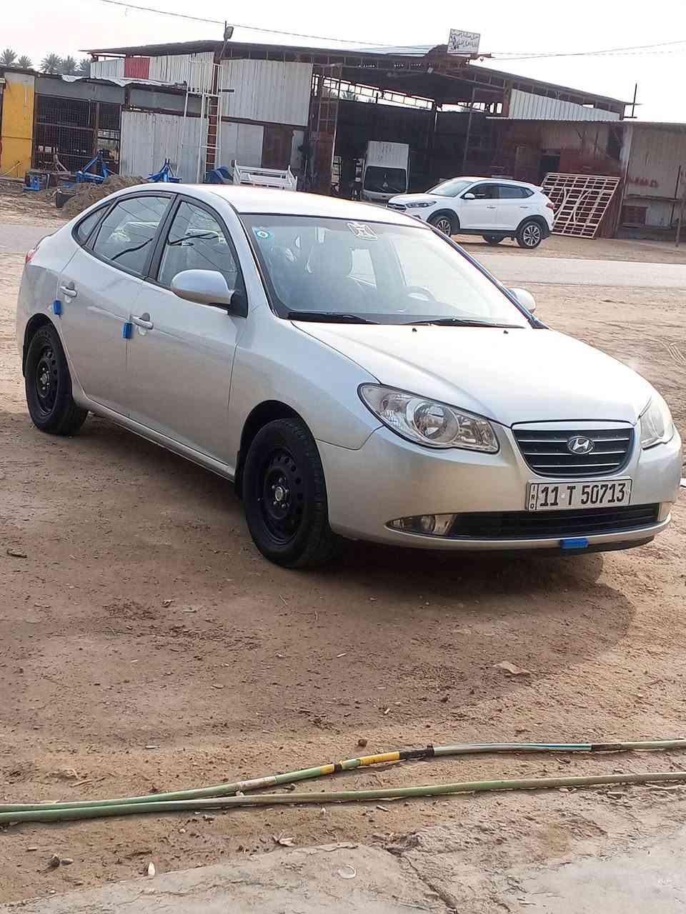 السلام عليكم
لنترا امريكي موديل 2007 
محرك 2000 جديد 
كير جديد 
رقم بغداد بسمي تحويل ثاني يوم 
سياره حادثه امريكه جاملغ فقط
ومصبوغه عام اثر جراد لا ظربه لا اي شي القماره ممصبوغه
سياره جاهزه من كلشي تبريد ثلج
تخم تاير متخلي عليها ولا ربع
مكان سياره صدر اليوسفية
***********
