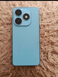 تكنو سبارك ٢٠ • ٢٥٦ • الجانب الايسر