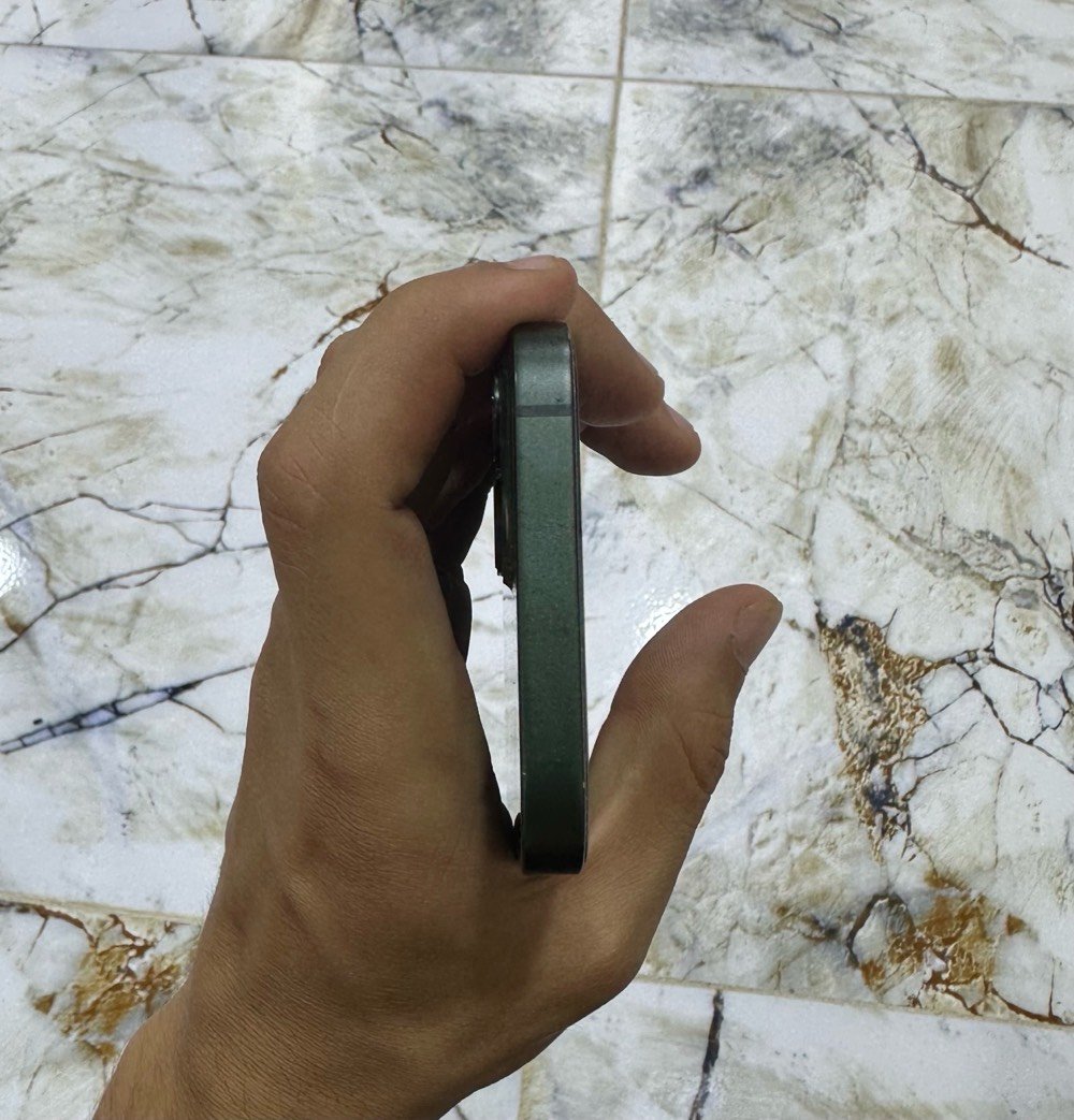ايفون13عاذي نضافه مكفوله بطاريه86بلادي لا مشحونه ولا مبدله ممفتوح للتواصل***********