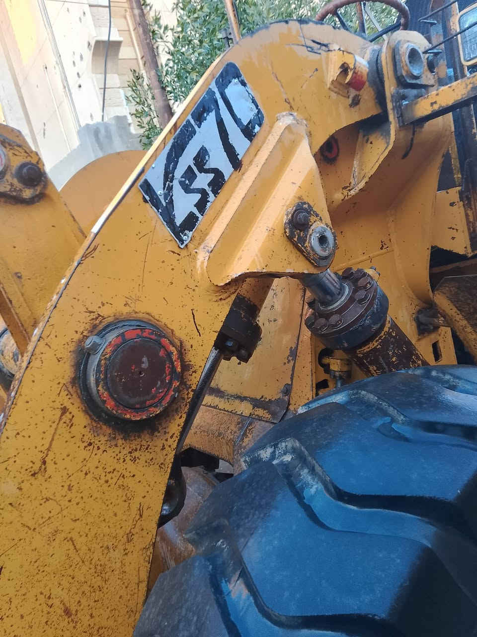 شفل عادي محرك بي موديل 79 أصل رقم ديالى الماني مكان الشفل رمادي الاتصال ***********
